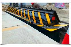 China Parking Stopper Hydraulic Road Blocker Anti Crash Automatic With Traffic Spike System supplier