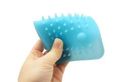 China Pet Brushes 13×10×4cm 0.4cm Silicone Household Items supplier