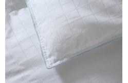 China Jacquard Line Stitching 7dx64 Polyester Comforter Set supplier