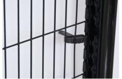 China Easily Assembled V Mesh Security Fence 6ft Height Pvc Coated Peach Post supplier