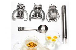 China Robot Monkey Frog Shape Lovely Deeper Herbal Basket Tea Strainer Stainless Steel 304 supplier