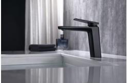 China Deck Mounted Bathroom Basin Faucets , Single Hole Basin Mixer Tap Faucet supplier