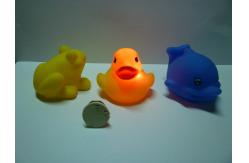 China Water Sensor Light Up Bath Ducks LED Floating Frog / Dolphin Shaped Toy supplier