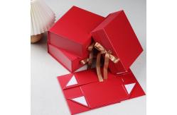 China Recyclable Folding Carton Packaging Boxes With Magnetic Closure And Ribbon Closure supplier