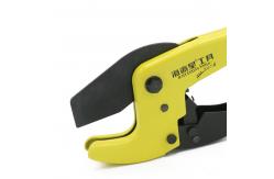 China Yellow CE PVC PPR 42mm Plastic Pipe Cutters Metal Spraying SK5 Blade supplier