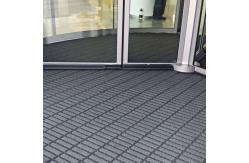 China Modular Entrance Non Slip Safety Matting Interlocking Carpet Entry Door Mats supplier