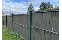 China Height 3030mm Curve V Mesh Security Fencing With Peach Post supplier