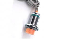 China Cylinder Waterproof Proximity Switch Red LED Detect Sensor Working Status supplier