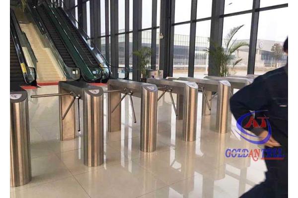 SS 304 / 316 3 Rolling Turnstiles With Button/Card/Remote Control Operation Mode