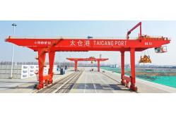 China MG Double Girder Gantry Crane 35m With Two U Shaped Legs Cab Control supplier