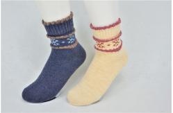 China Organic Cotton Yellow Mens Argyle Dress Socks With Elastic Persistent Material supplier
