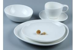 China chip resistant 16 Pieces Plates Bowl Cup White Ceramic Dinnerware Sets supplier