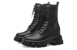 China Breathable Chunky Rubber Soles Ladies Flat Boots moccasin style Lace Up supplier