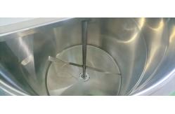 China Apicultura Honey Heating Tank With Middle Layer Water Heating Stirring Beekeeping Equipment supplier