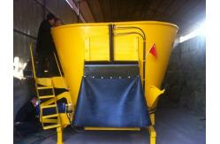 China Dairy Farm 4m Cub Small Vertical TMR Mixer For Sheep supplier