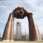Abstract Large Bronze Statues Etiquette 30m High Hand Forged Monumental Bronze Sculpture for sale