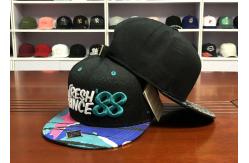 China Personalized private labels custom design flat brim embroidery logo snapback hats caps supplier