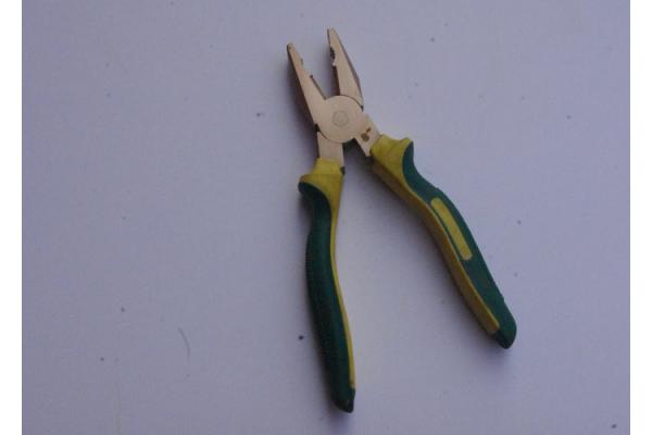 Durable Non Sparking Pliers Hand Tools Plastic Handle For Marine Industry