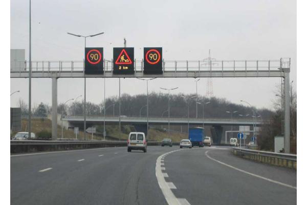 Low Wind Resistance Variable Speed Limit Signs For Road Meet ROHS Compliant