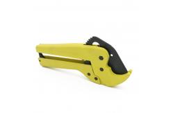 China Hand Held Plastic Pipe Cutter With Stainless Steel Blade And Safety Latch supplier