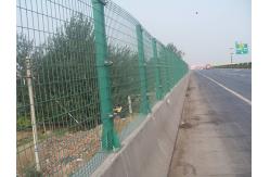 China 2×1 Vinyl Coated Welded Wire Mesh Green Impregnated Road Protection Net supplier