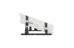 China Durable 200TPH Vibrating Screen With 2 Layers And Large Excitation Force supplier