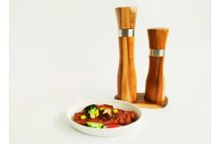 China 2 Piece Grinder Sets Neutral Salt And Pepper Wooden Grinder Set supplier