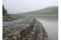 China Heavy Zinc Coated Gabion Box With Tensile Strength 380-400MPa Packed On Pallet supplier