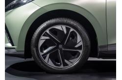 China Left Hand Driving Hatchback Electric Cars EV MG4 Mulan 425km supplier
