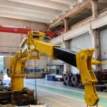 China 1.7T 8.3M Knuckle Boom Telescopic Marine Crane manufacturer