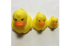 China Yellow Floating Carnival Baby Rubber Duck Water Resistant With Magnecti Connector supplier