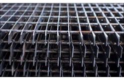 China 25x4.5 Press Locked Bar Grating Anti Slip Serrated Bar Grating Explosion Proof supplier