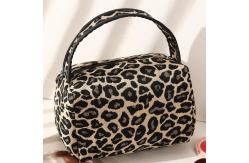 China Lager Capacity Durable Soft Makeup Bag With Handle Large Capacity Cosmetic Pouch supplier