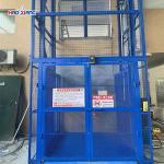 20000kgs Industrial Goods Lift Blue Vertical Cargo Lift With Guide Rails