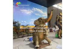 China Realistic Animatronic African Elephant Statue Spraying Water In Safari Setting supplier