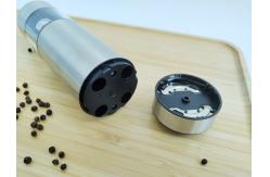 China Round Silver Stainless Steel Pepper Grinders With Adjustable Grind Settings supplier