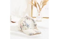 China Six Panels Metal Patch Curve Brim Baseball Cap Floral Pattern supplier