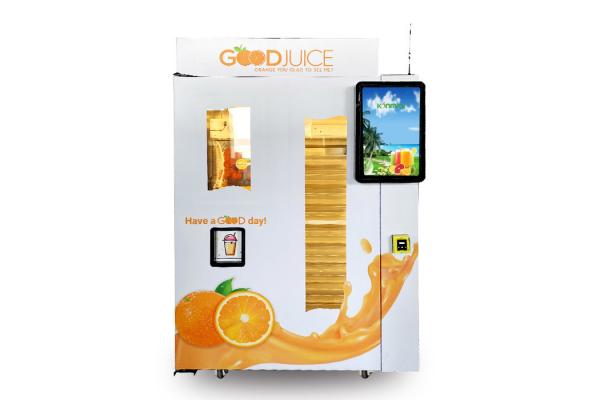 LED Display Screen Mobile Phone Charging Juice Vending Machine With Automatic Cup Lid