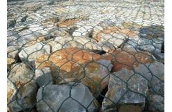 China Easily Assembled Gabion Mesh Retaining Wall Galvanized Gabion Stone Baskets supplier