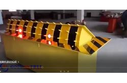 China Red Led Traffic Light Automatically Hydraulic Road Blocker With Rising Vehicle Blocker supplier