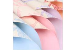 China Valentine's Day Printing Special-shaped Flower Wrapping Paper 50g Mixed Pulp Waterproof supplier
