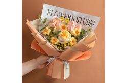 China 40x30cm Carnation Knitted Yarn Bouquet Beautiful Mother's Day Present supplier