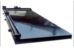China Ore Dressing Equipment Shaking Table Used For Roughing Selecting Sweeping supplier