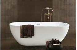 China Simple Modern Acrylic Massage Bathtub / Small Stand Alone Tub Excellent Heat Retention supplier