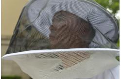China Three-Layer Ventilated Round Veil Ventilated Beekeeping Suit Bee Suit supplier