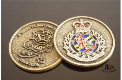China Iron Custom Challenge Coins Antique Gold Crown And Animal Coins With Velvet Pouch supplier