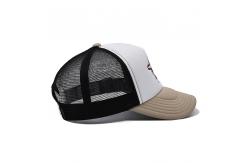 China Sponge Mesh 5 Panel Trucker Hats Curved Visor Comfortable Breathable supplier