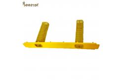China 4L Plastic Bee Feeder Plastic Yellow Beekeeping Hive Tool Feeder With Accessories supplier