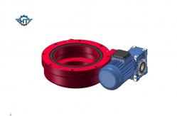 China IP66 Enclosed Housing Small Crane Geared Slewing Ring Drive For Industrial Applications supplier