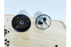 China Round Silver Stainless Steel Pepper Grinders With Adjustable Grind Settings supplier